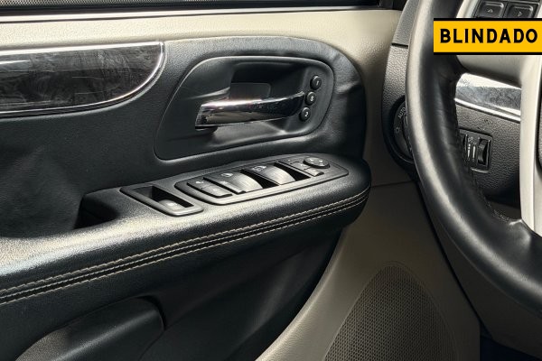 CHRYSLER TOWN & COUNTRY 3.6 LIMITED V6 24V GASOLINA 4P AUTOMÁTICO 2015/2015